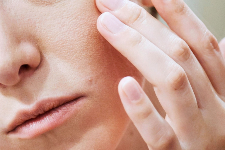 What are two ways one can figure out if there are triggers of eczema